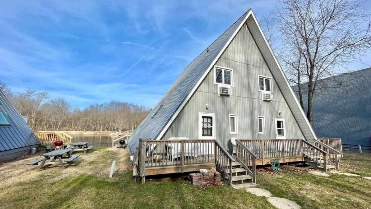 Stevensville House | Chalet on the Lake 93 w/Beach Access, Pools, Sport Courts, Fishing Pond & more!