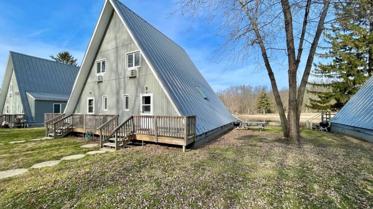 Stevensville House | Chalet on the Lake 94 w/Beach Access, Pools, Sport Courts, Fishing Pond & more!