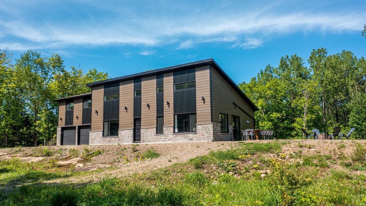 Mandeville Ski Chalet | Chalet Orion, Lanaudière, spa, lake access, family-friendly and petfriendly