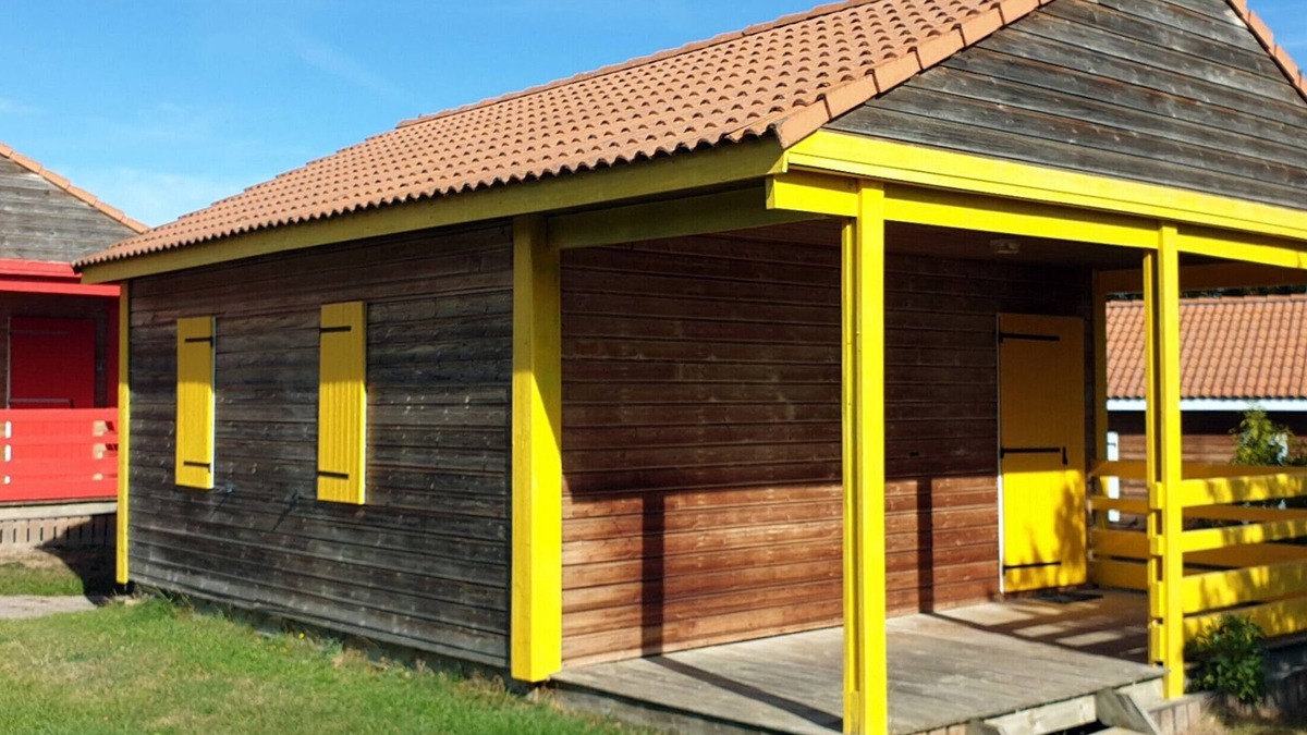 Blavignac Ski Chalet | Chalet "Orpin Pour 6 Prix Semaine" with Mountain View, Shared Pool & Wi-Fi