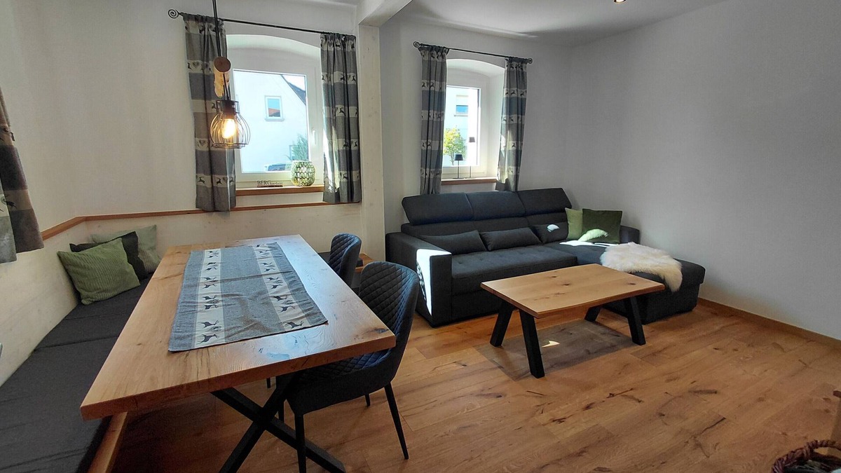 Breitenguessbach Ski Chalet | Chalet 'Pauline' with Shared Terrace, Shared Garden and Wi-Fi