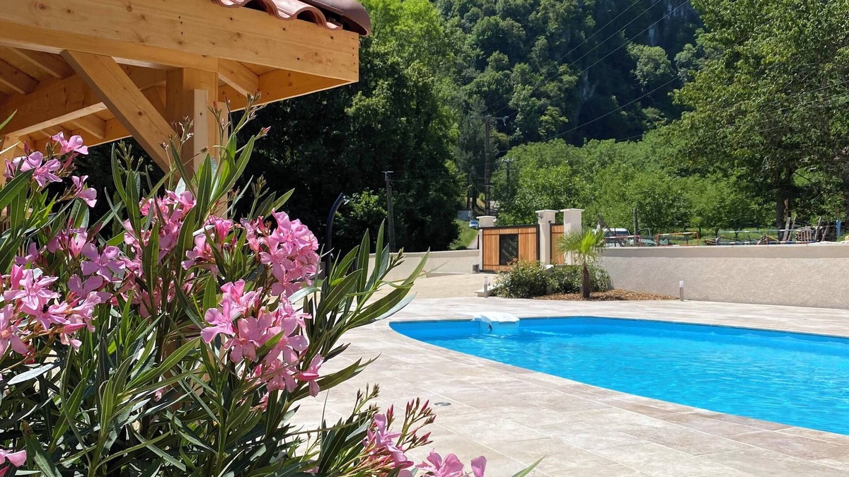 Saint-Gervais Ski Chalet | Chalet "pied aigu" At the foot of the Vercors, mountains and hiking. Pets allowed