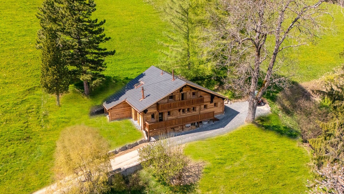 Val d'Illiez Ski Chalet | Chalet Plalessu - Latitude Champéry