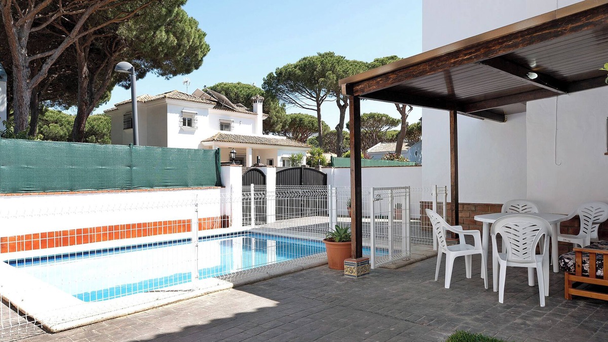 Cabo Roche House | Chalet 'Poniente' with Pool and Garden