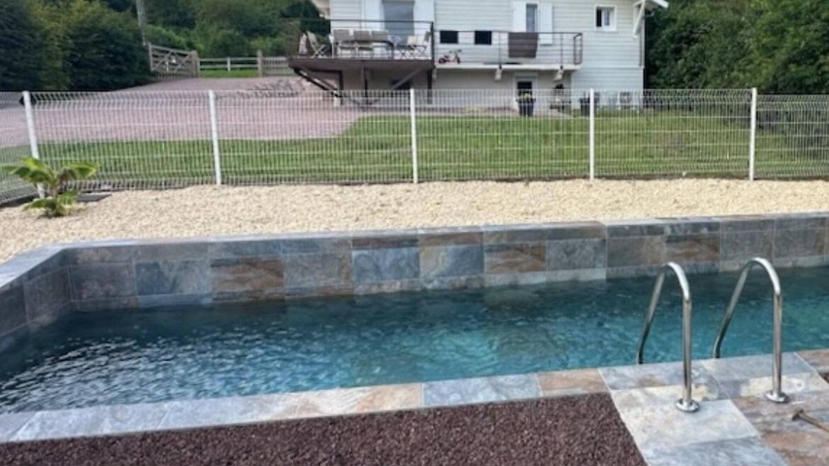 Abrest Ski Chalet | Chalet Rénové Avec Piscine Proche Vichy Pour 6/8 Personnes