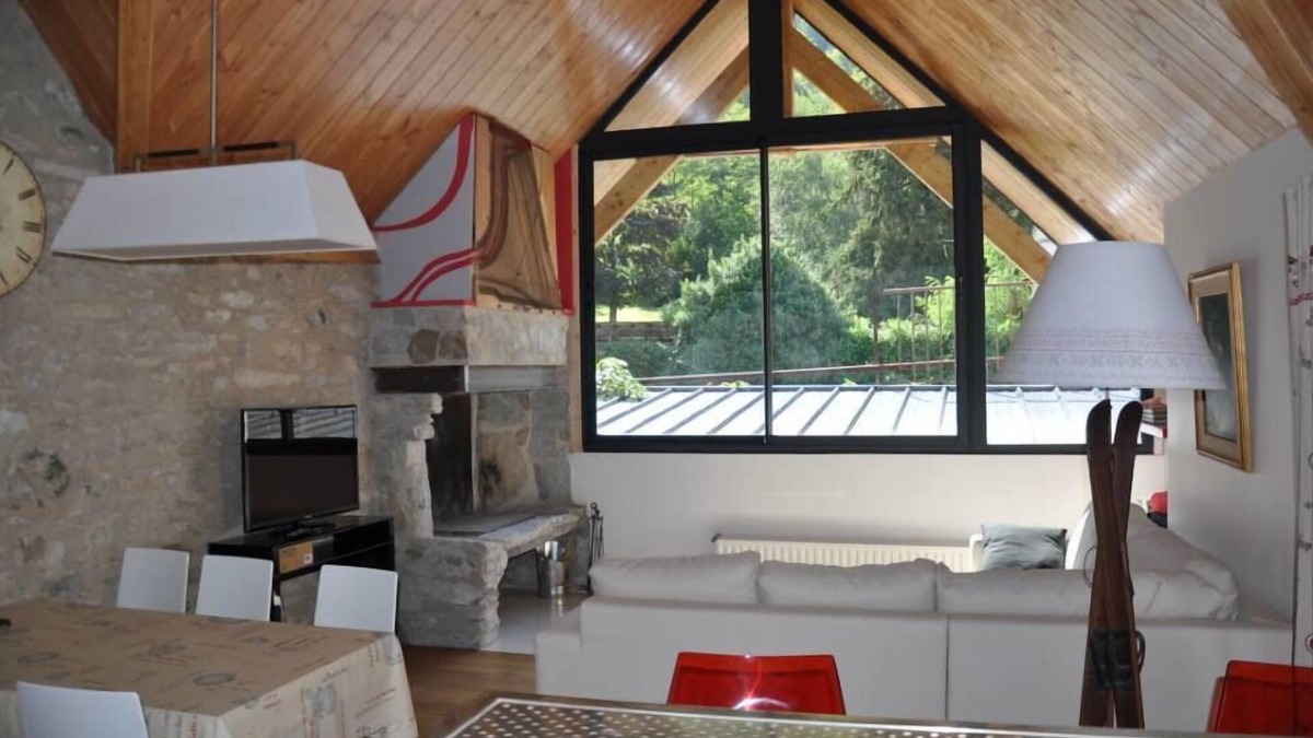 Bagneres-de-Luchon Ski Chalet | Chalet renovated by an architect in the center