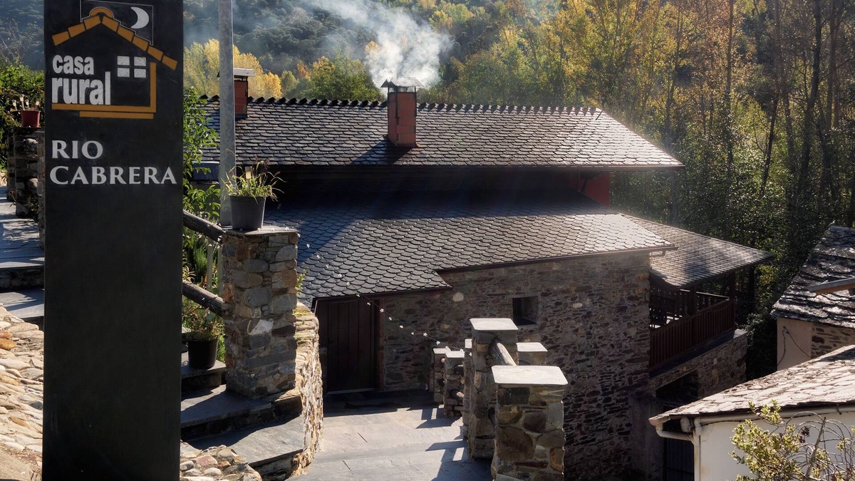 Puente de Domingo Florez Ski Chalet | Chalet 'Rio Cabrera' with Private Terrace and Wi-Fi