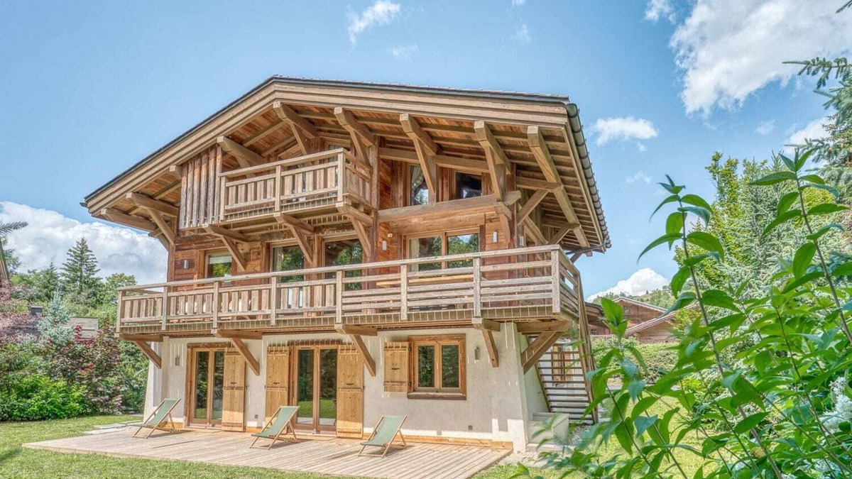 Le Planellet Ski Chalet | Chalet River Summary: