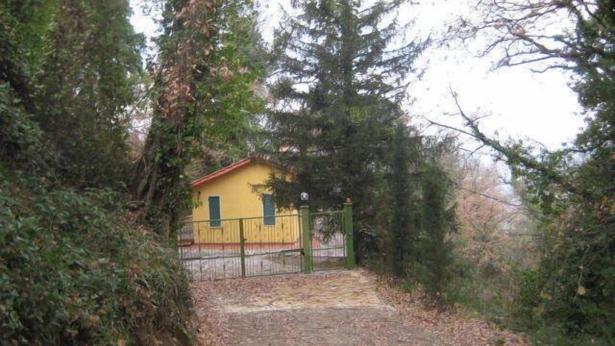 Panicale Ski Chalet | Chalet Romantic and peaceful - one bedroom, covered panoramic terrace barbecue