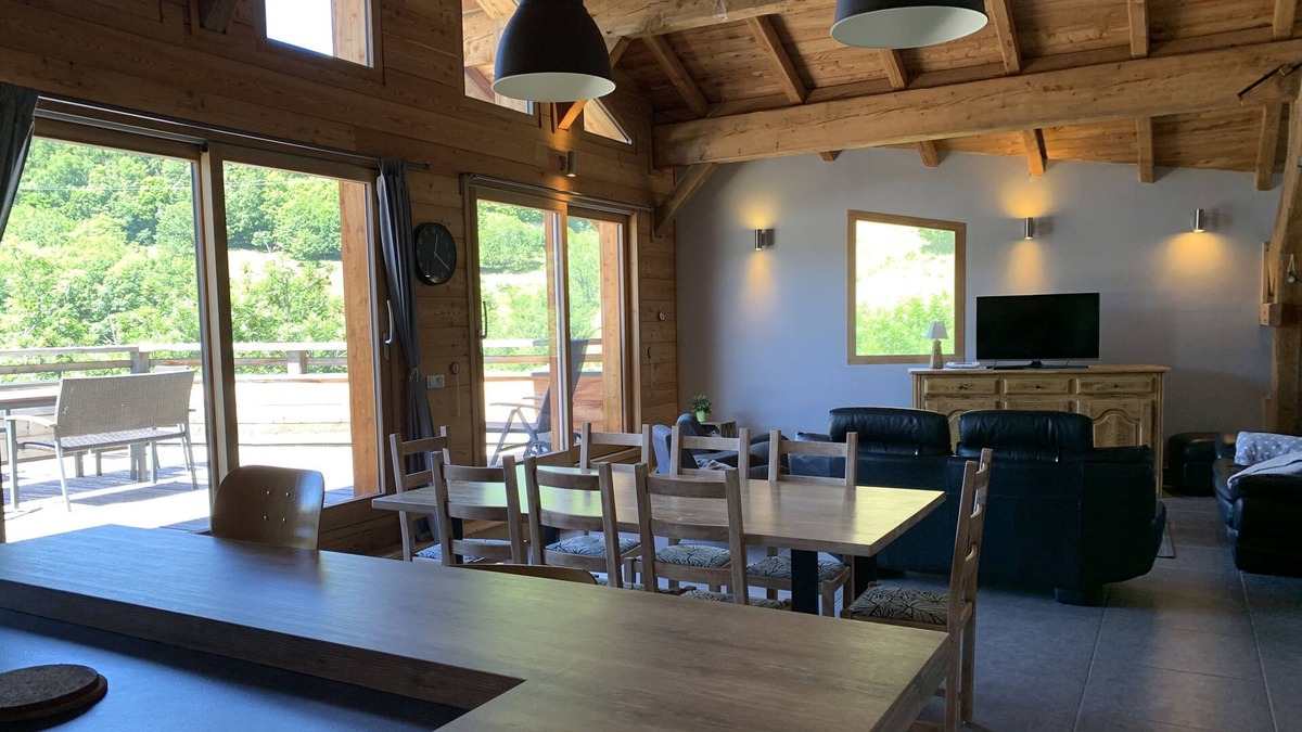 Huez-en-Oisans Ski Chalet | Chalet Sarenne 12 pers jacuzzi 50m from the slopes