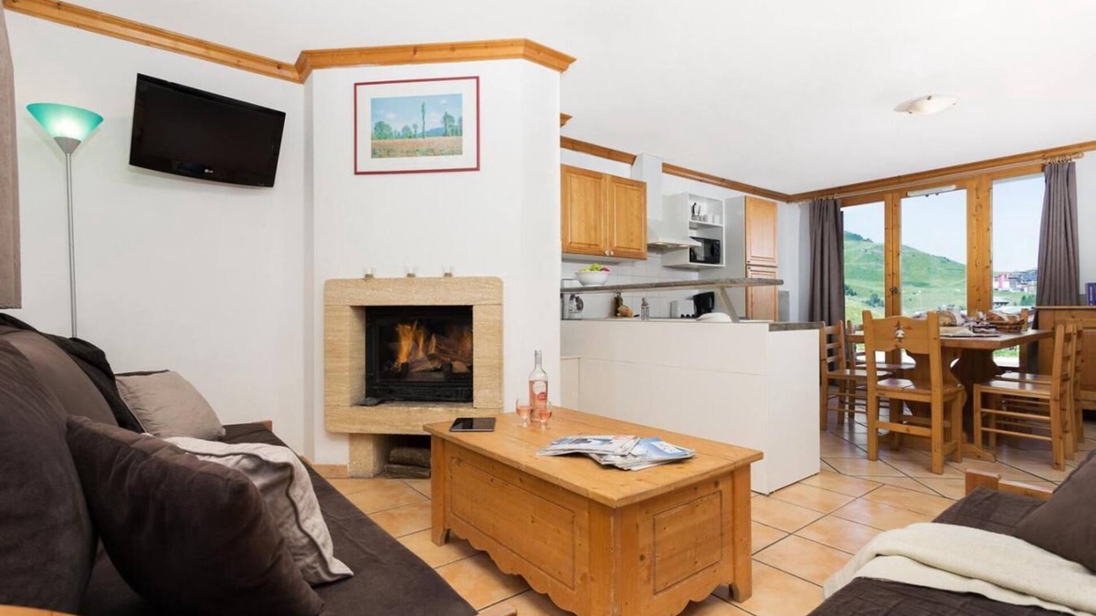 Plagne Soleil Ski Chalet | Chalet, ski-in/ski-out & foot of the slopes, terrace, balcony, fireplace or stove, tv, 60-66m²