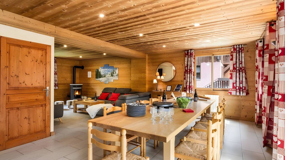 Le Bettaix Ski Chalet | Chalet 'Snow Mountain' with Mountain View, Balcony and Wi-Fi