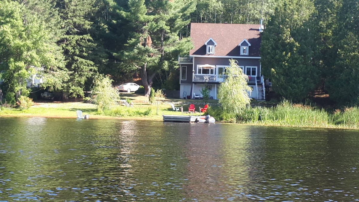 Saint-Jean-de-Matha Ski Chalet | Chalet St-jean de Matha Waterfront Navigable