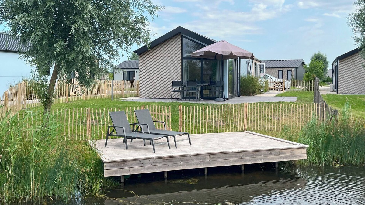Municipality of Kampen House | Chalet Steghouse with waterfront plot, jetty and fence for 4 people in Kampen