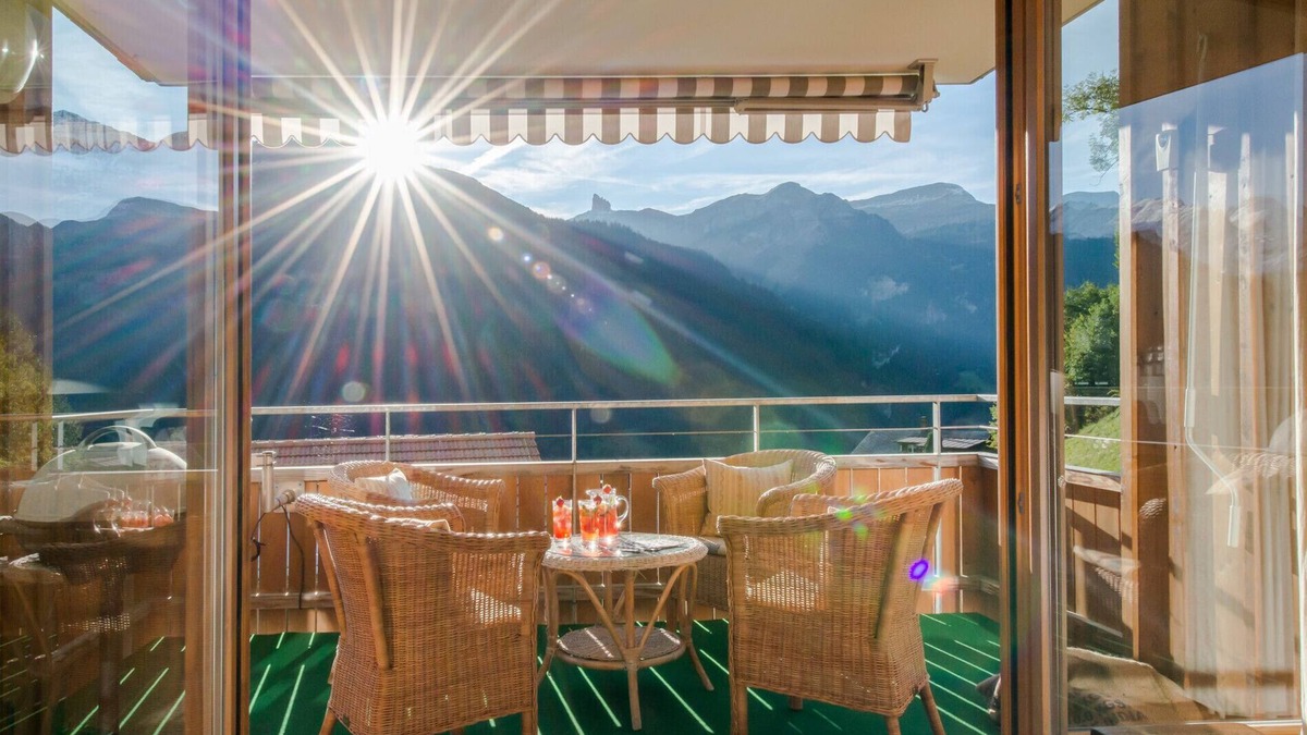 Wengen Apartment | Chalet Sterndolde - stunning views and location