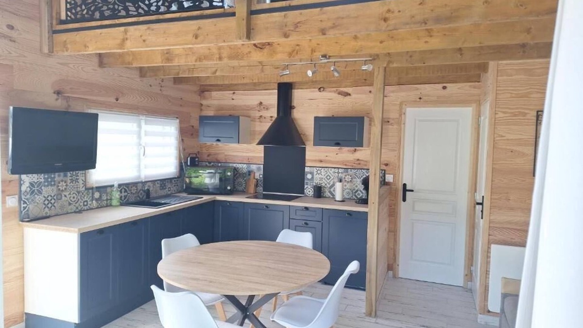 Samer House | chalet-style cottage