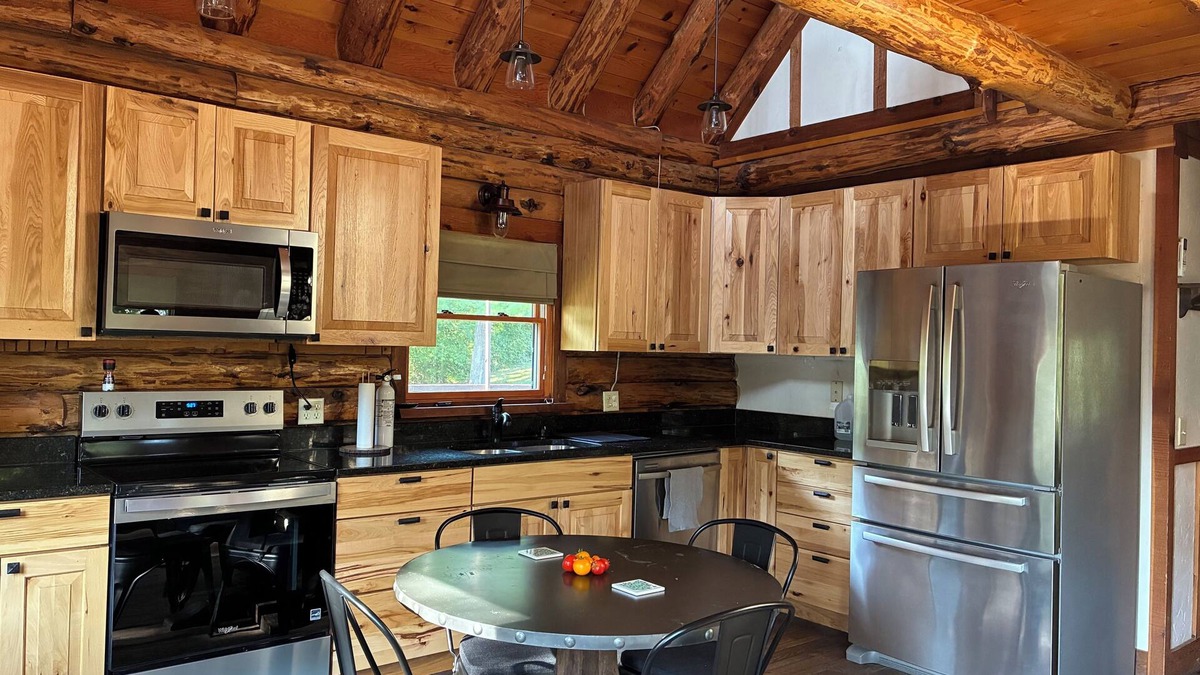 Waynesville Cabin | Chalet-Style Log Home – Waynesville, Ohio