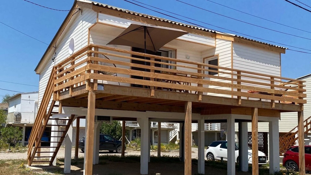 Gruissan Plage Ski Chalet | Chalet sur Pilotis, Esprit Film 37°2, Gruissan Plage Wifi