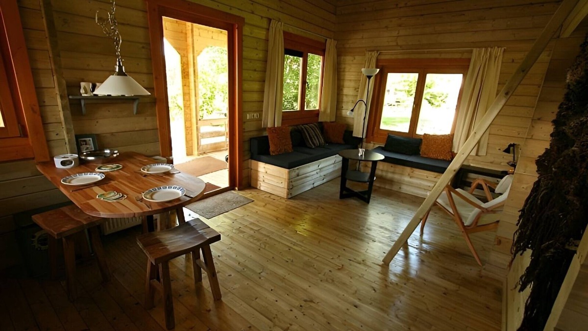 Zoutkamp Ski Chalet | Chalet the Kingfisher on small nature campsite 't Ol Gat