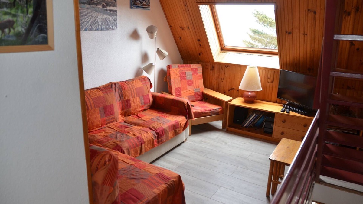 Les Angles Ski Chalet | Chalet Triplex cosy quiet edge of forest and close to shops 6 pers + BB