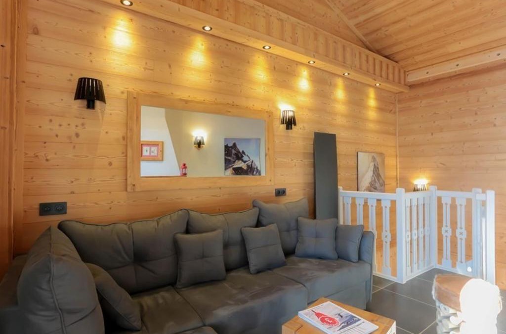 Val-Thorens Ski Chalet | Chalet Triplex 75m² Val Thorens - 2 Chambres, 1 Cabine, Cheminée, WiFi, Proche Pistes et Commerces - FR-1-637-11