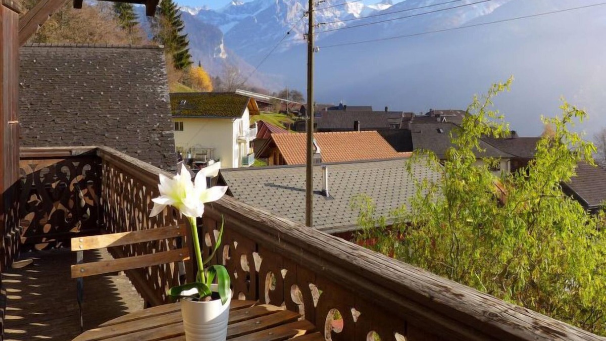 Les Posses-sur-Bex House | Chalet Tsi-No by Interhome