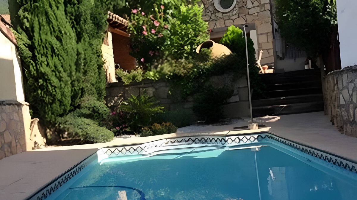 Piedralaves Ski Chalet | Chalet 'Tu Capricho' with Mountain View, Wi-Fi and Air Conditioning