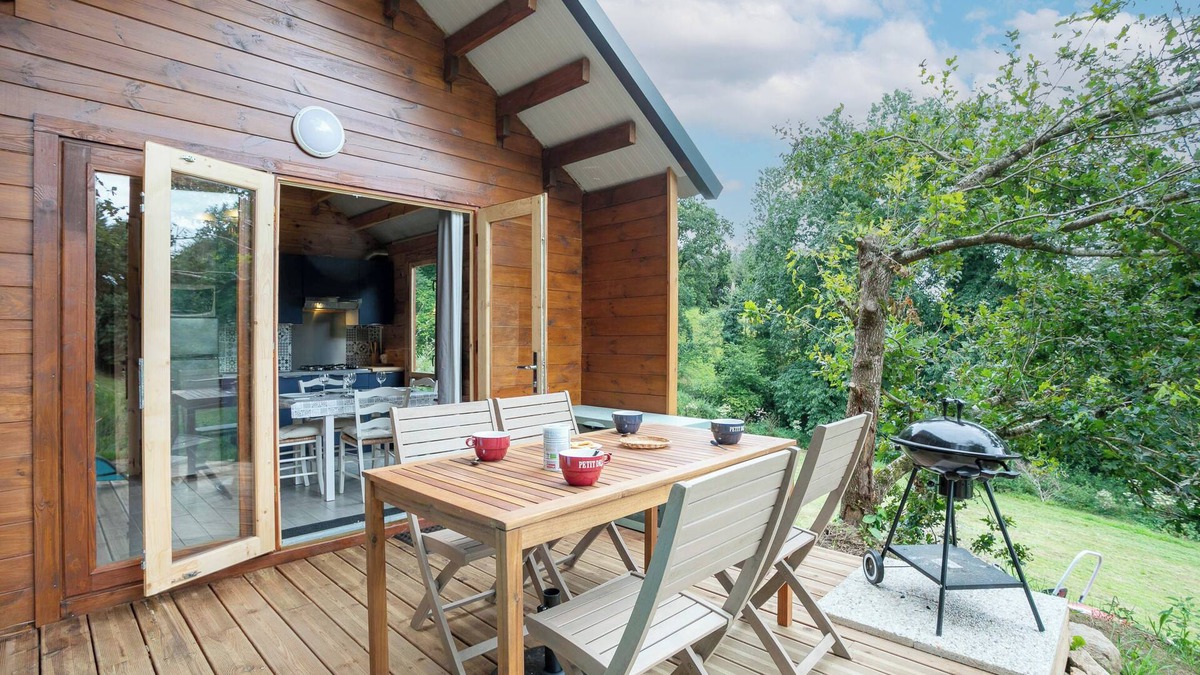 Plouegat-Moysan Ski Chalet | Chalet 'Ty Koad' with Shared Terrace and Shared Garden
