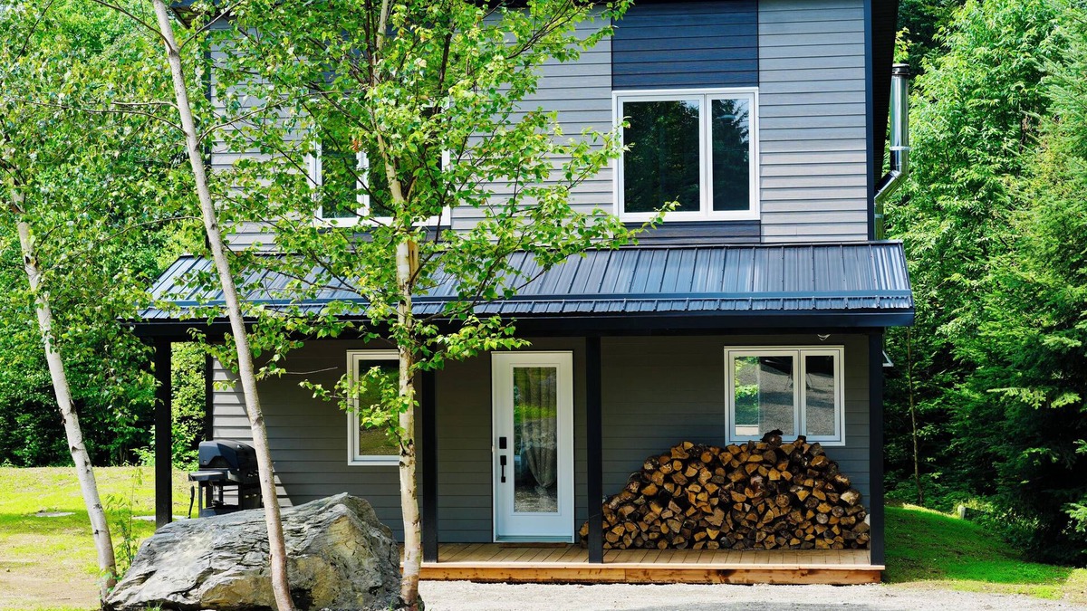 Saint-Philemon Ski Chalet | Chalet Ullaakut(spa and wood-burning stove)