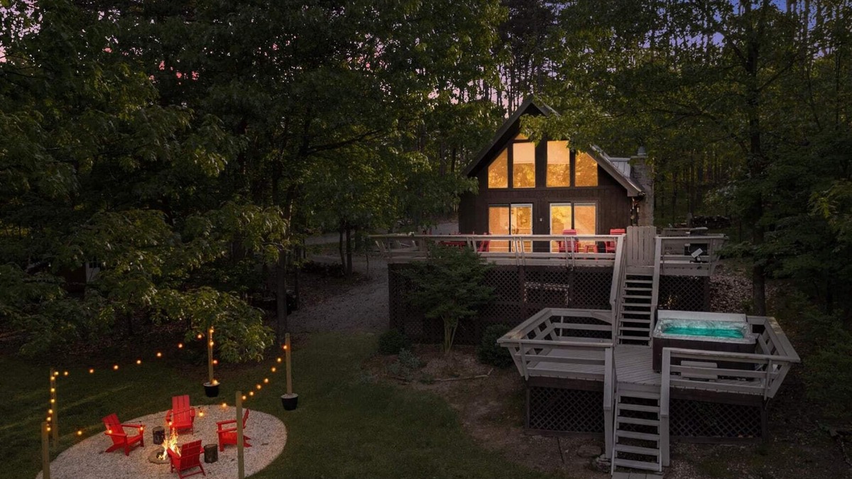 Berkeley Springs Ski Chalet | Chalet w Hot Tub, Grill, FirePit, WiFi,PetFriendly