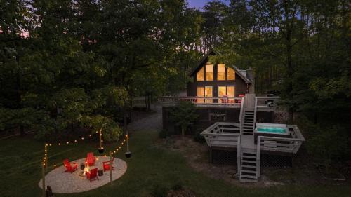 Berkeley Springs Ski Chalet | Chalet w Hot Tub, Grill, FirePit, WiFi,PetFriendly