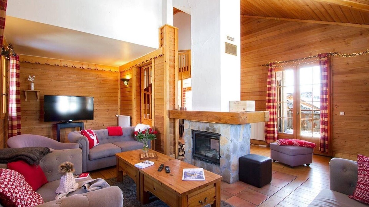 Bergers Ski Chalet | Chalet, wifi, 10m from ski slopes, sauna, terrace, fireplace or stove, parking, tv, 200m²