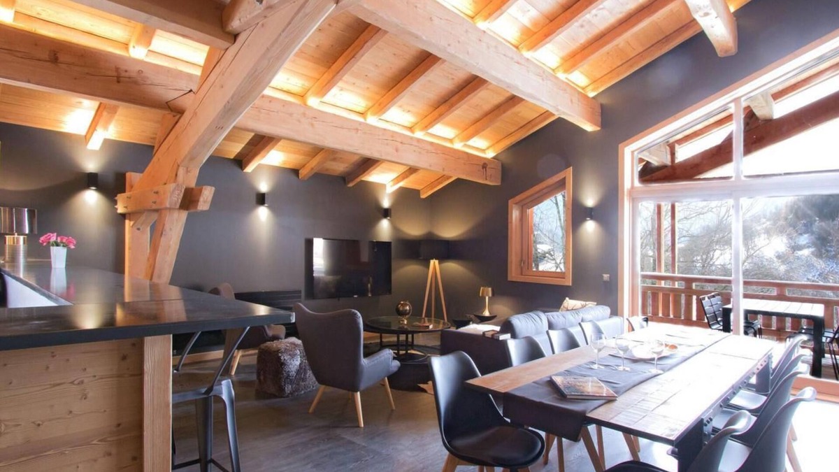 Huez-en-Oisans Ski Chalet | Chalet, wifi, sauna, terrace, balcony, parking, tv, ski locker, 160m², Alpe d'Huez