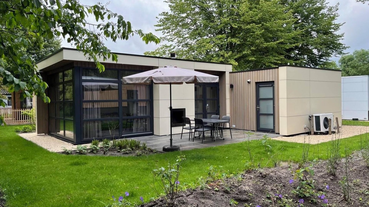 Velsen-Zuid House | Chalet with 2 bedrooms and a terrace