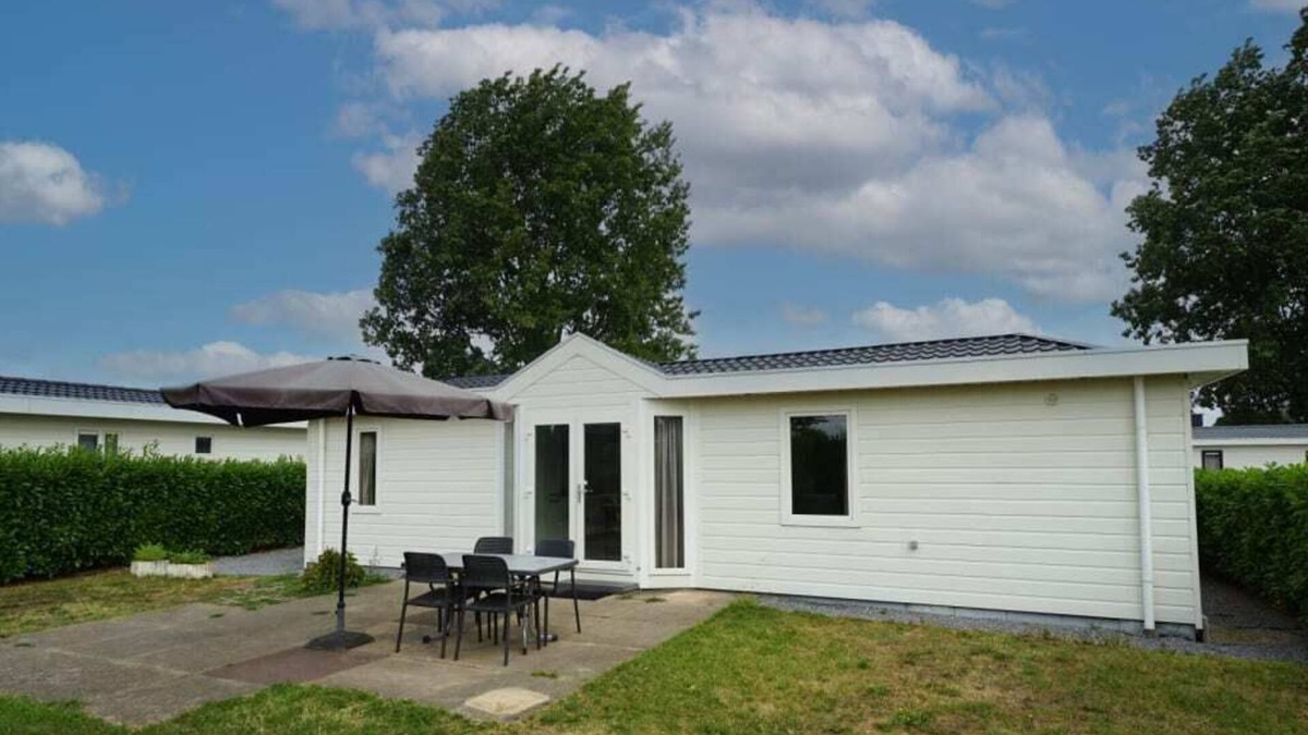 Dordtse Biesbosch Ski Chalet | Chalet with 2 bedrooms and a dishwasher