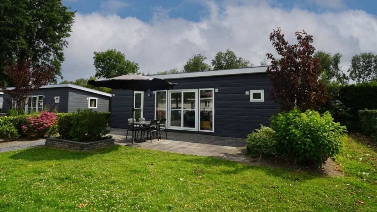 Dordtse Biesbosch Ski Chalet | Chalet with 2 bedrooms and a dishwasher