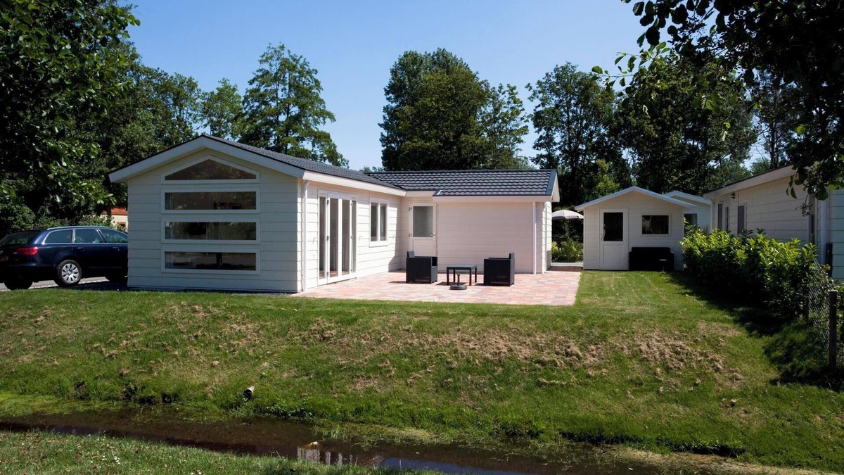 Velsen-Zuid House | Chalet with 3 bedrooms and a terrace