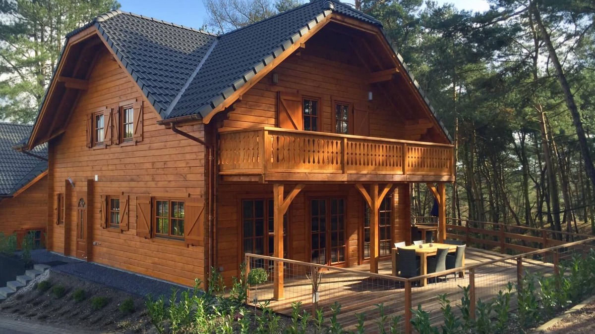 Langeberg House | Chalet with 6 bedrooms, 2 bathrooms and a sauna