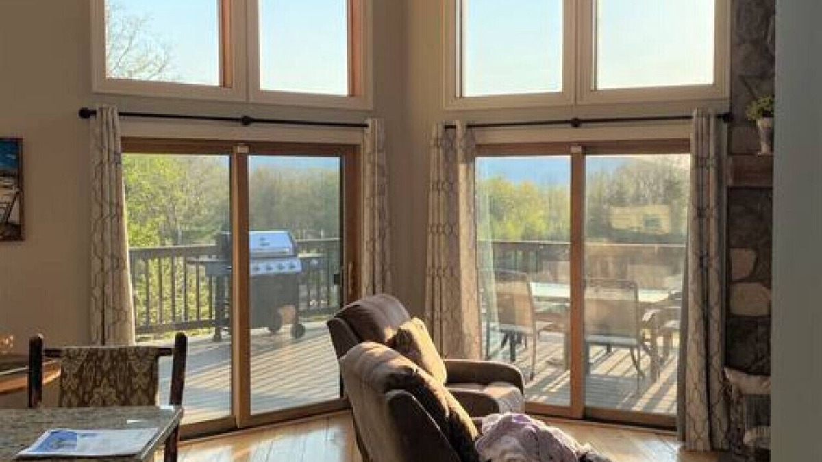 Searsburg Cabin | Chalet with Amazing views+ Hot Tub + privacy