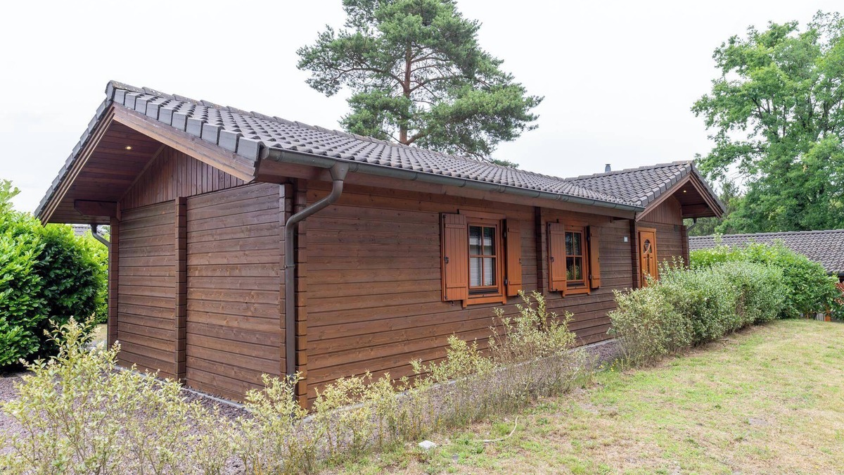 Langeberg House | Chalet with an open-plan kitchen and dishwasher