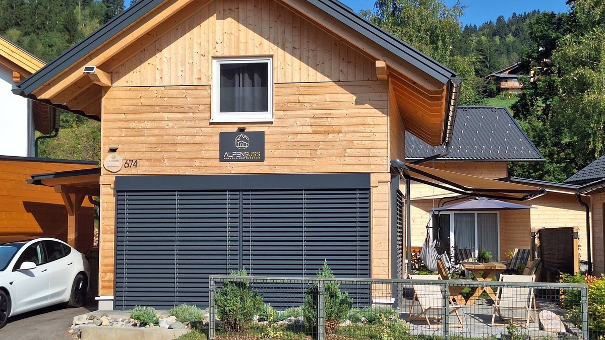 Kotschach-Mauthen Ski Chalet | Chalet with EV charger, ski-in ski-out, public pool, near shops and restaurants