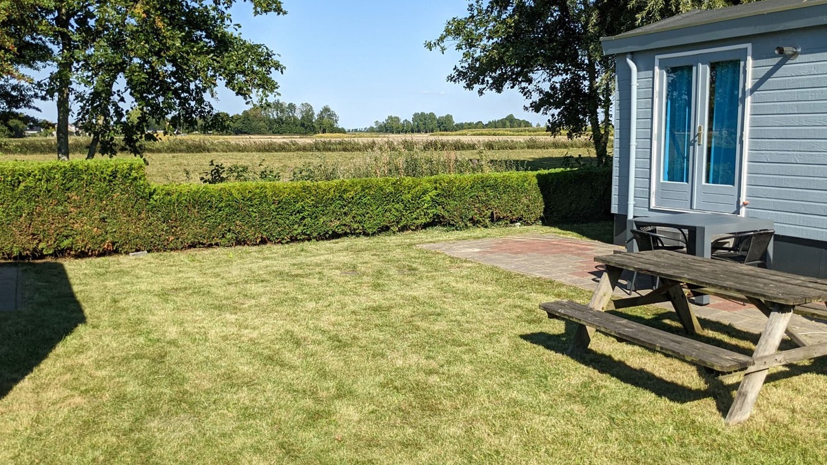 Menaldum Ski Chalet | Chalet with garden, views, wifi, Leeuwarden Franeker Harlingen