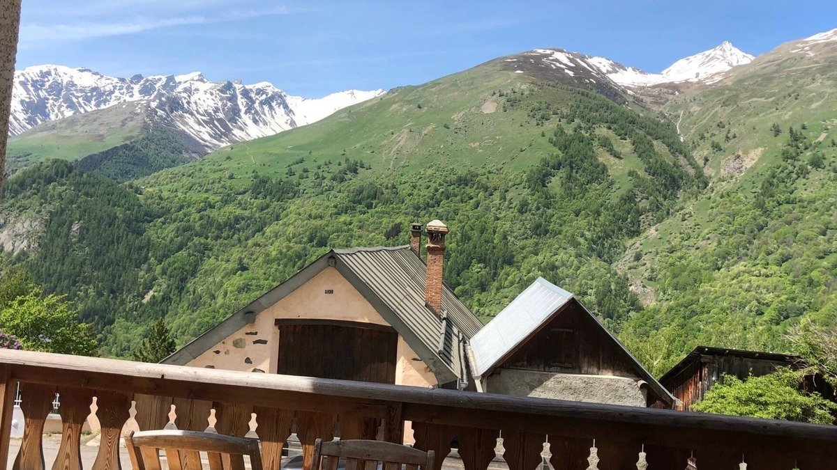 Valloire Ski Chalet | Chalet with nice view, garden and hot tub. Ideal for skiing and cycling!