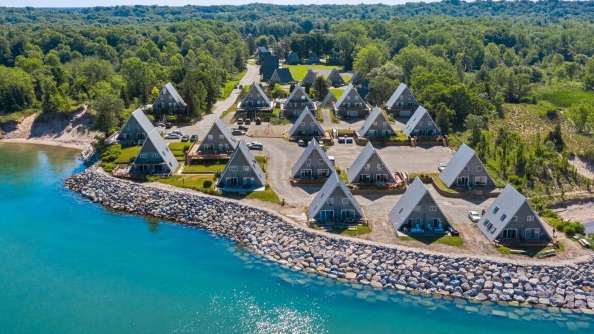 Stevensville Ski Chalet | Chalet with private beach access & heated pool!
