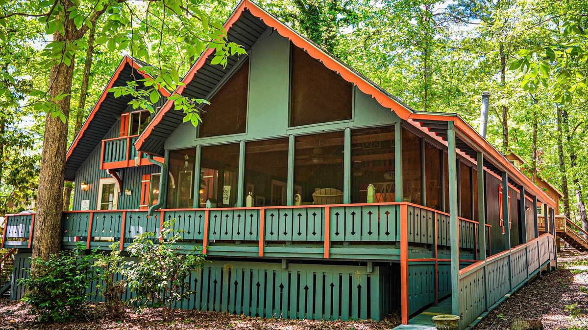 Pine Mountain Ski Chalet | Chalet with Screened in porch with just steps away from the playground