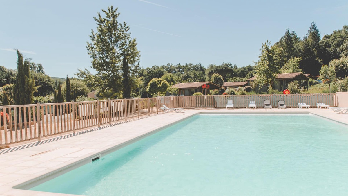 Marminiac Ski Chalet | Chalet with seasonal swimming pool near Cahors in holiday residence *