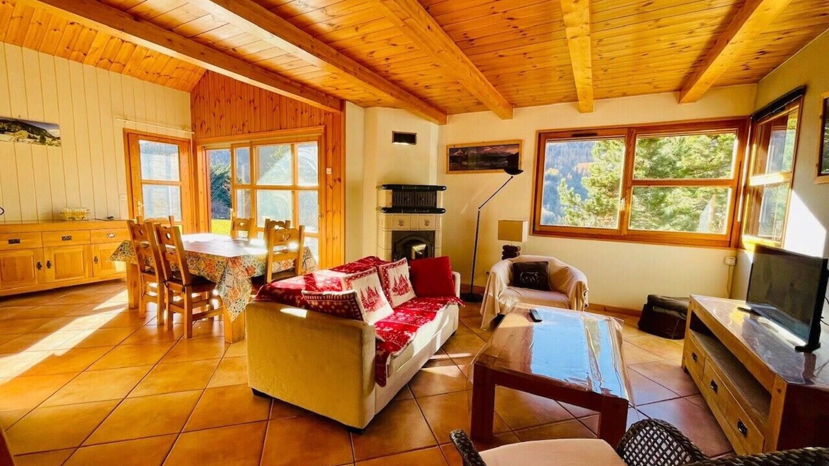 Forville Ski Chalet | Chalet with spacious garden in Briançon