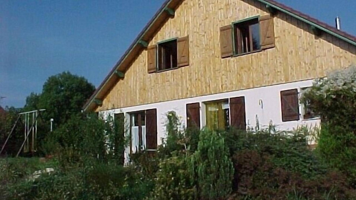 Saint-Point-Lac Ski Chalet | Chalet with views of Lake Saint-Point