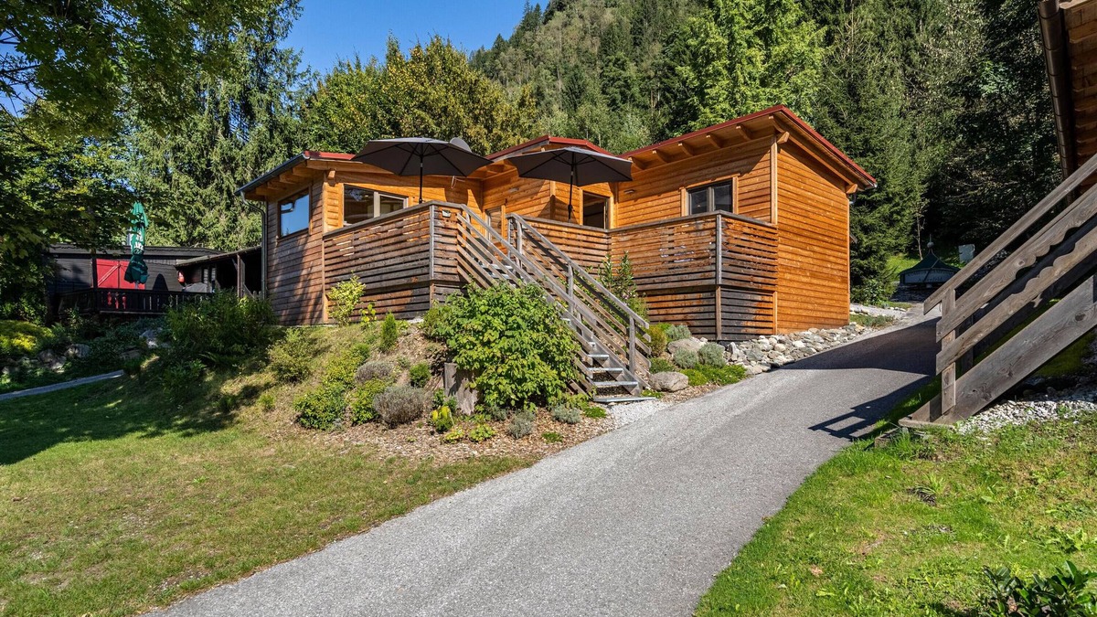Distelberg Ski Chalet | Chalet zum Hirsch at Aufenfeld Campsite with Mountain View