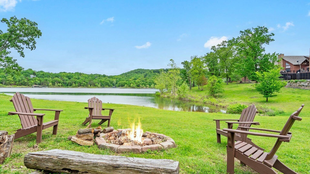 Lampe House | Chalets Resort Lakefront Cottage 4~Free Amenities~Amazing views~Kayaks~2 Pools